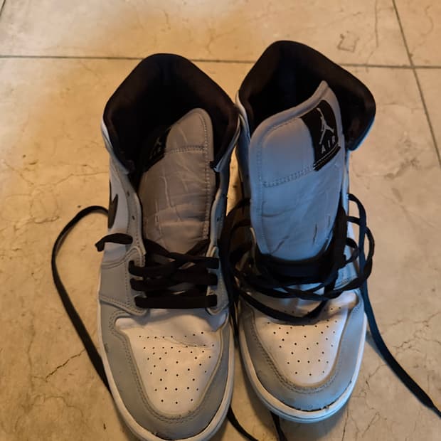 조던 1 미드 라이트 스모크 그레이