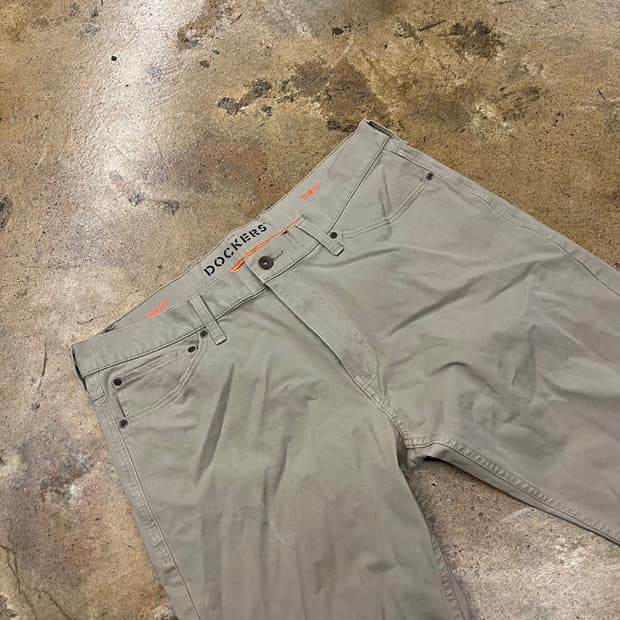 [정품] 다커스 슬림핏 베이지색 바지 b10