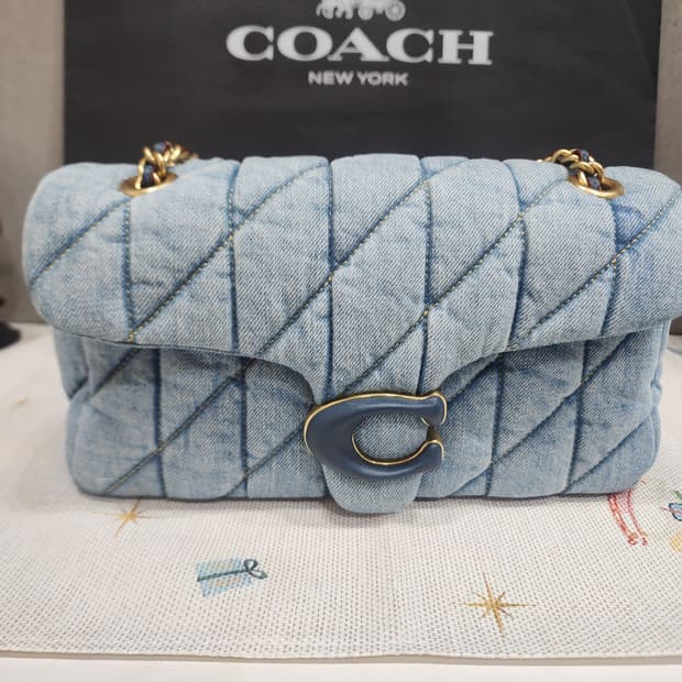 코치 데님 퀼팅 태비 숄더백 26 / 새제품