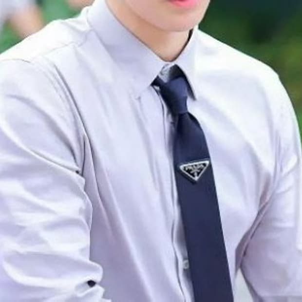 프라다 넥타이 블랙