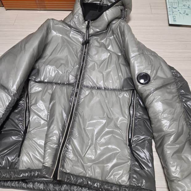 Cp컴퍼니 아웃라인 자켓 M 100사이즈