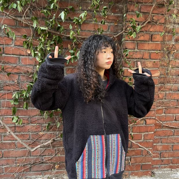 블랙 히피 패턴 주머니 포인트 후드 플리스 집업