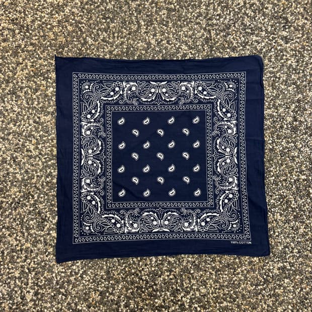 빈티지 페이즐리 반다나   