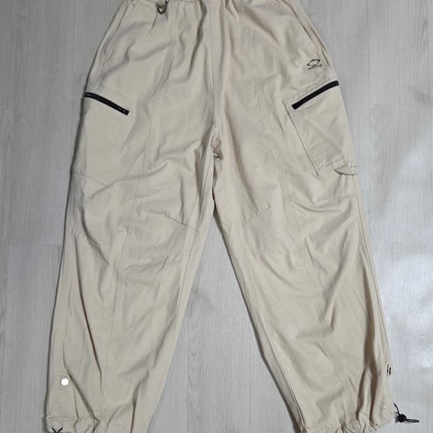 (착샷) 미스치프 드로우 스트링 배기 팬츠