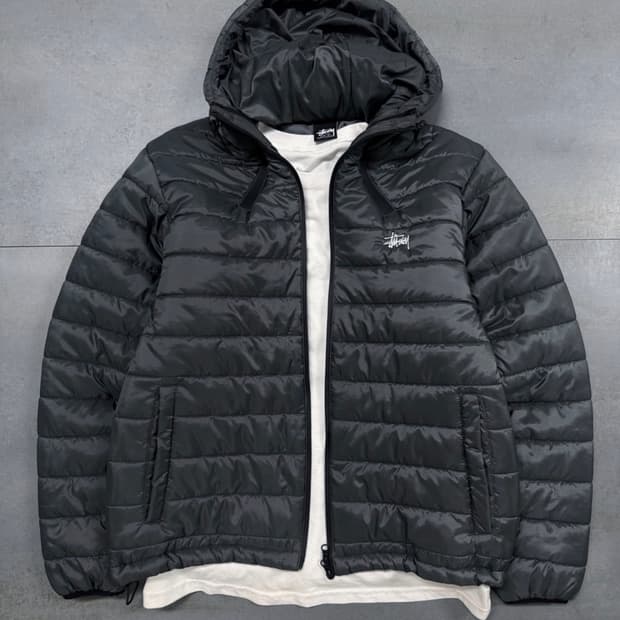 스투시 먹색 경량패딩