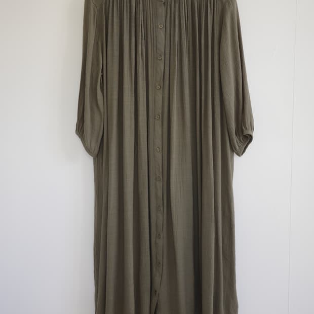 카키색 셔츠형 원피스