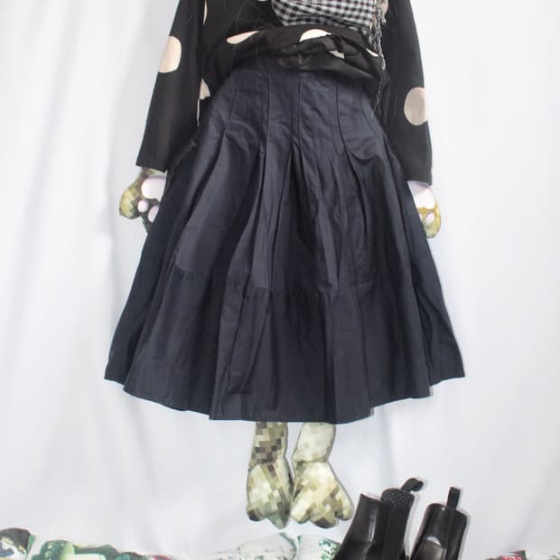 Pleats navy skirt