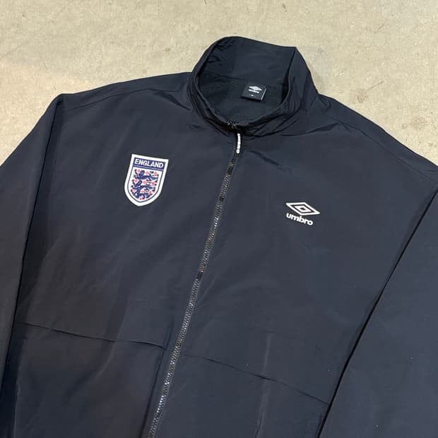 105 엄브로 잉글랜드 블랙 바람막이