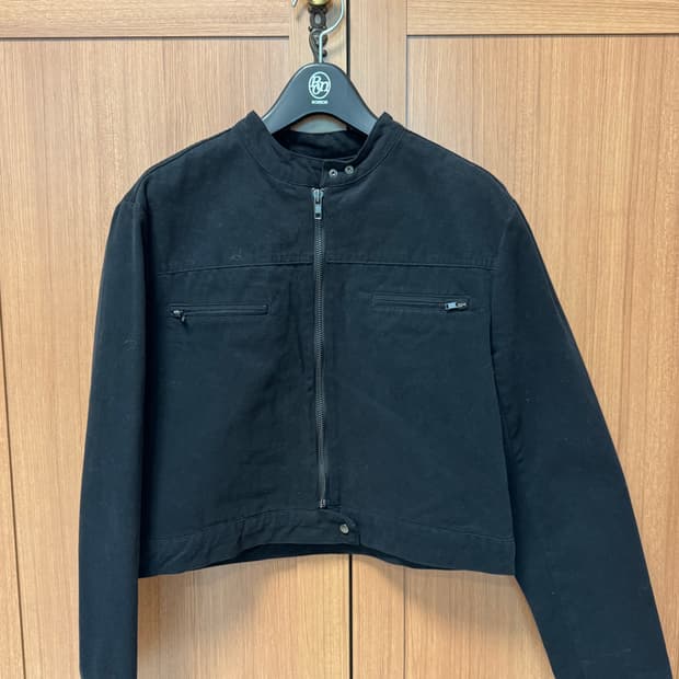 스웨이드 크롭 스냅 자켓