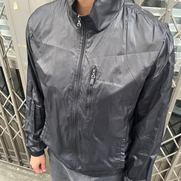 Mercedes-Benz 블랙 라이트 자켓