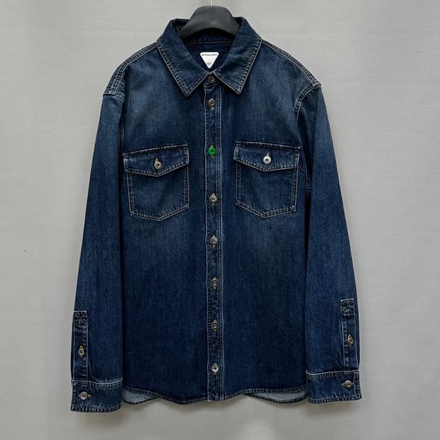 보테가베네타 체스트 포켓 워싱 데님 셔츠 (105)