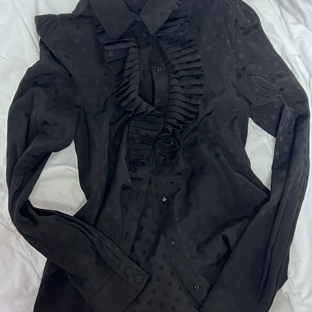 앤아더 스토리즈 검정 도트 프릴 브랄우스 