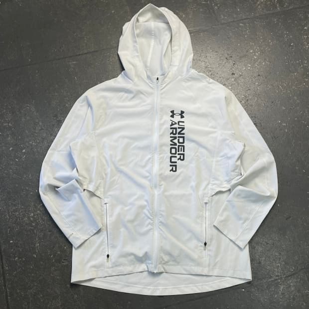 105 언더아머 바람막이 