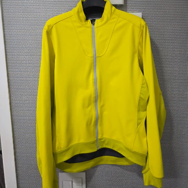 아크테릭스 런닝 라이딩 등산 윈드스토퍼 m사이즈