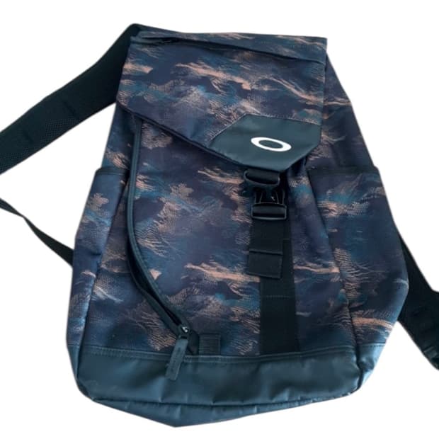 오클리 카모 테크 백팩
