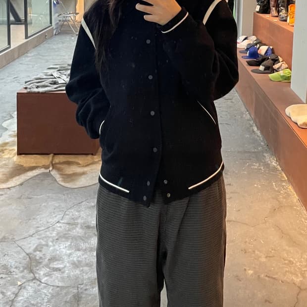 엘무드 컨템포러리 블랙 바시티 자켓 H560