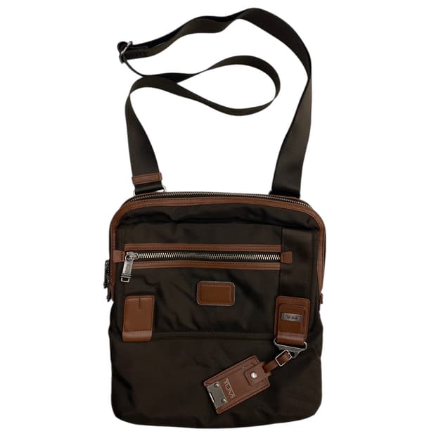 투미 방탄 브라운 메신져백