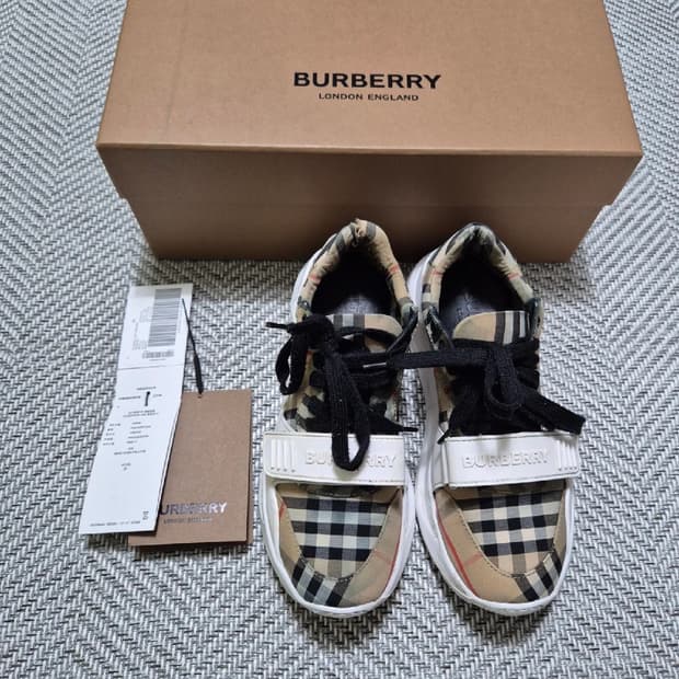 백화점 정품 버버리 스니커즈 37 벨크로 240