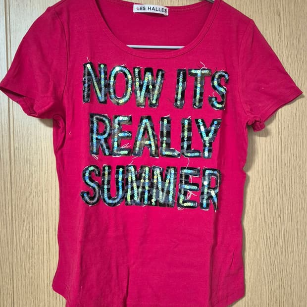 NOW ITS REALLY SUMMER 스팽클 레드 티