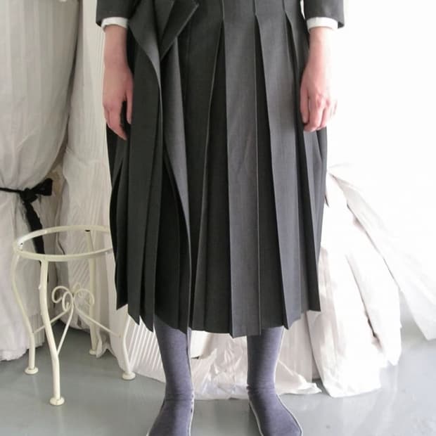 에옹쓰 오프비트 플리츠 스커트