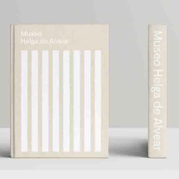 헬가 데 알베아르 현대 미술관 개관 도록