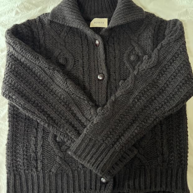 네세서리 팝콘 스티치 케이블 니트 가디건 초코