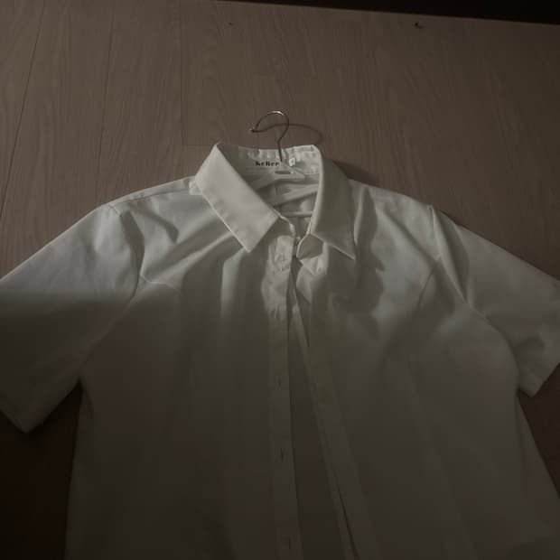 흰색 반팔 셔츠 팔아요