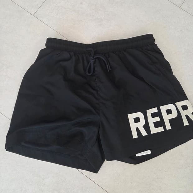 [새상품] 리프레젠트 숏팬츠 70% 할인