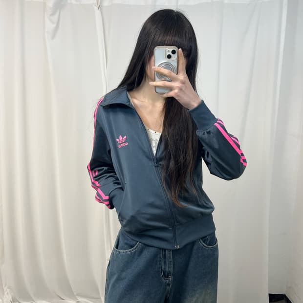 Adidas Charcoal Pink Jersey (뒤 로고 뜯어짐)  