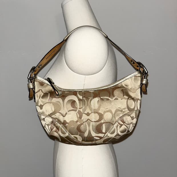 📦 Coach gold shoulder bag