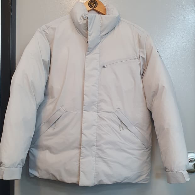 블랙야크 올드제로다운패딩90
몇번입지않아상태좋음