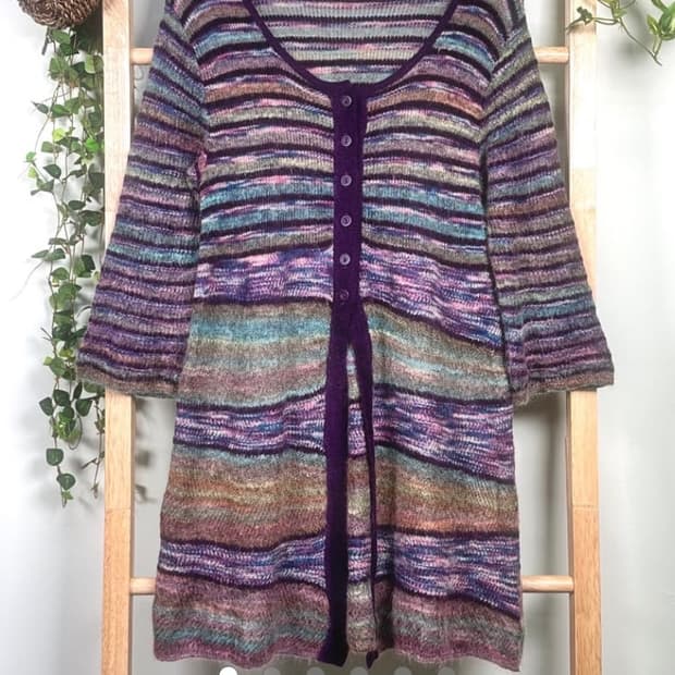 아이오유우 가디건 크로셰베스트