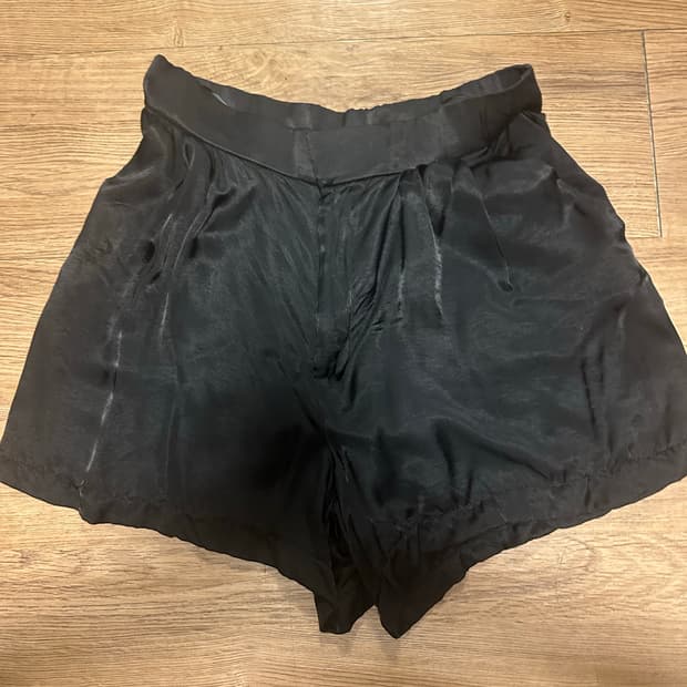 Zara 새틴 쇼츠