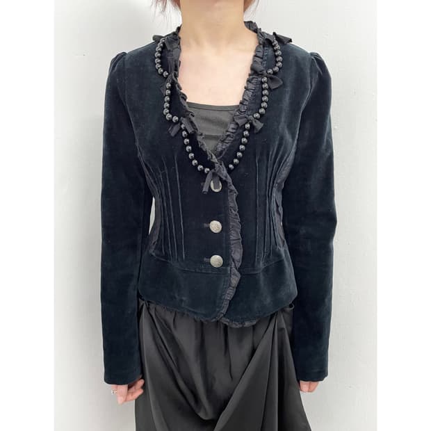 고딕 벨벳 비즈 절개 디테일 자켓