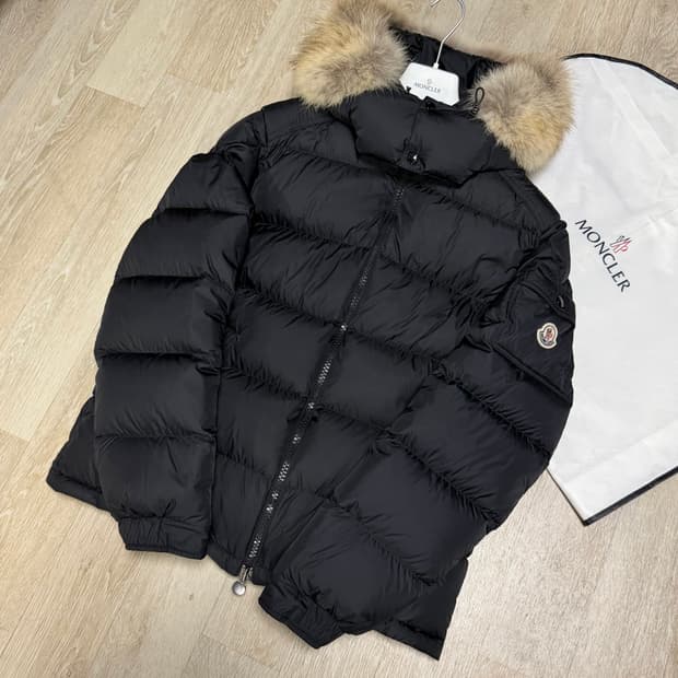 [블랙 4/새상품급] 몽클레어 마야프 패딩 블랙 풀구성 마르크