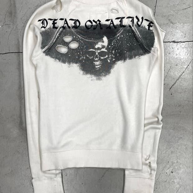 L.G.B “DEAD OR ALIVE” DISTRESSED SW (xs)