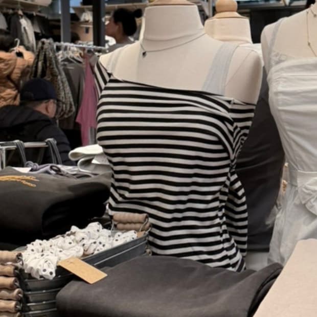 브랜디멜빌 스트라이프 블랙 화이트 보니 오프숄더 롱슬리브 탑