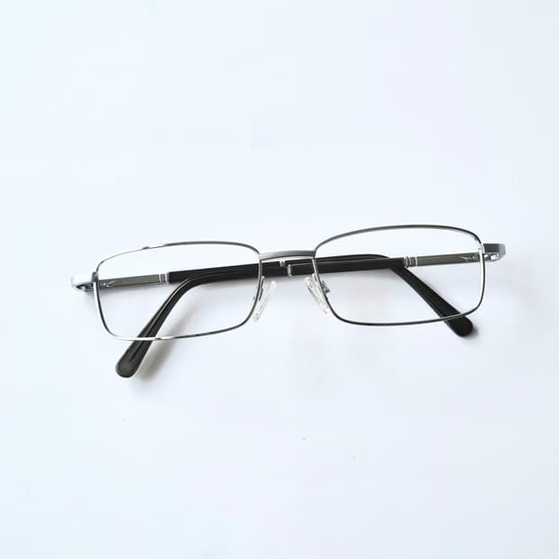 데드스탁 슬림 실버 메탈 스퀘어 안경테 728