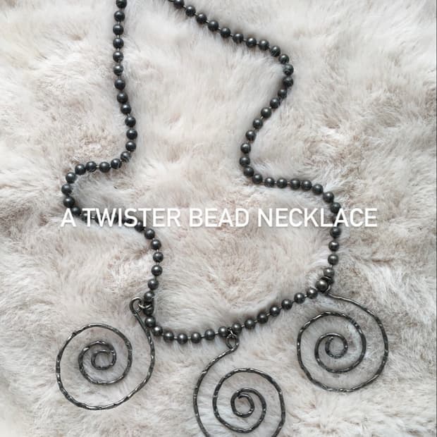 twister beads necklace