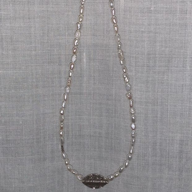 pearl necklace with karen silver leaf