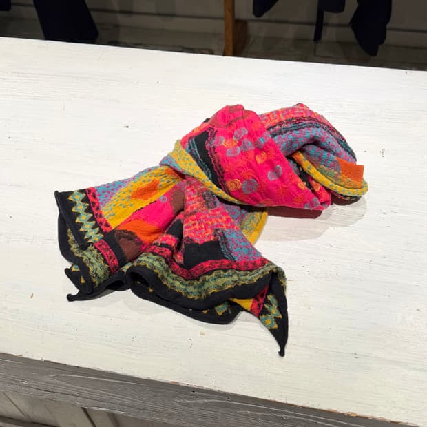 캐피탈 멀티컬러 풀링 울 도스 닥스훈트 스카프