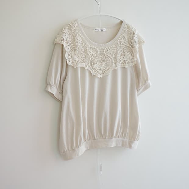 Light beige lace half sleeve top