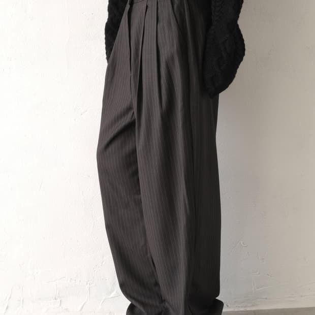 치리리 스트라이프 핀턱 포멀 슬랙스