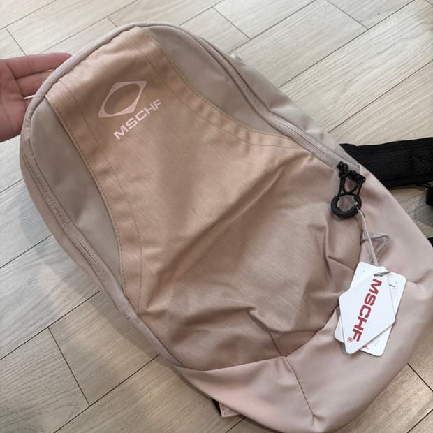 미스치프 롬버스 백팩 핑크 베이지