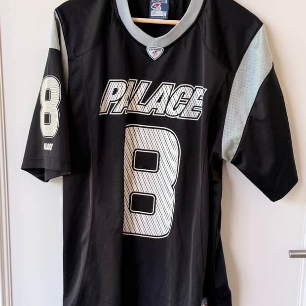  팔라스(Palace) 24SS 메쉬 팀 저지 블랙