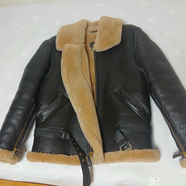 콕핏 톰하디 무스탕 40 사이즈 판매합니다~