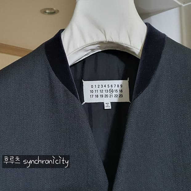 마르지엘라 카라리스 코트