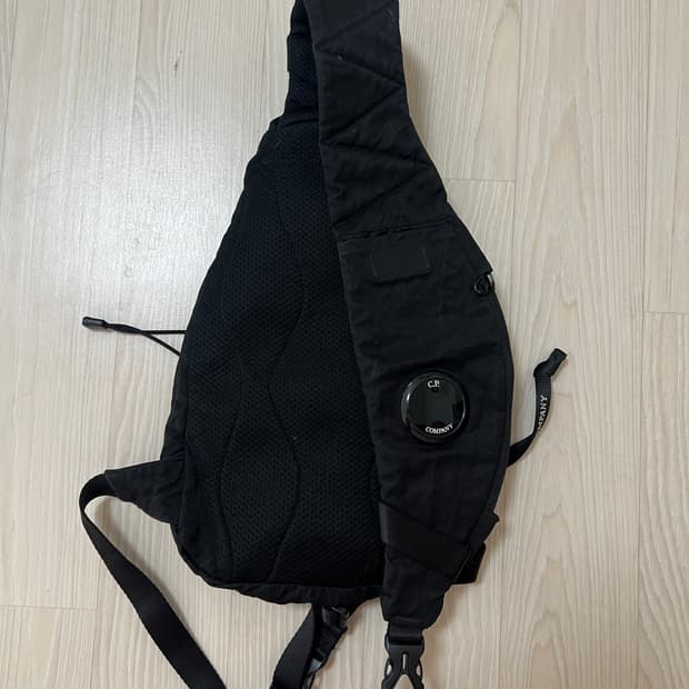 Cp company 나일론 슬링백
