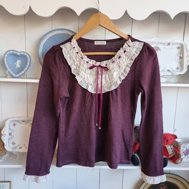 axes femme 레이스 프릴 벨벳 리본 니트 블라우스