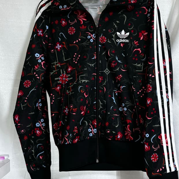 아디다스 플라워패턴 져지